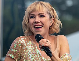 How tall is Carly Rae Jepsen?